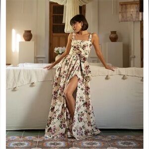 NWT Antonio Melani
x The Style Bungalow Garden Avenue Front Slit Floral Dress